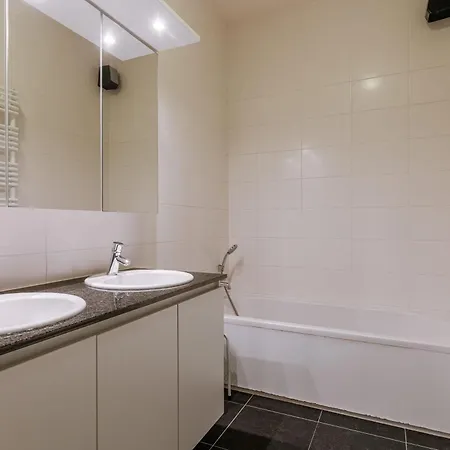 Huswell - Spacious Near The In Lejlighed *
