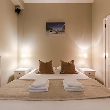 Huswell - Spacious Near The In Lejlighed